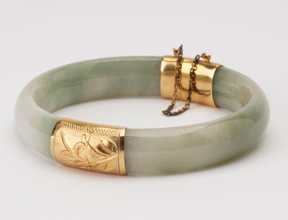 14 KARAT YELLOW GOLD & JADE BANGLE