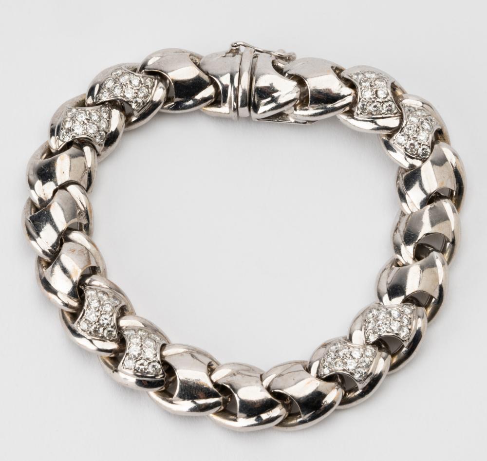 18 KARAT WHITE GOLD & DIAMOND BRACELETcontaining