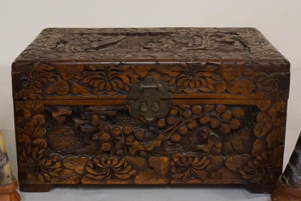 CHINESE CARVED WOOD BOXChinese