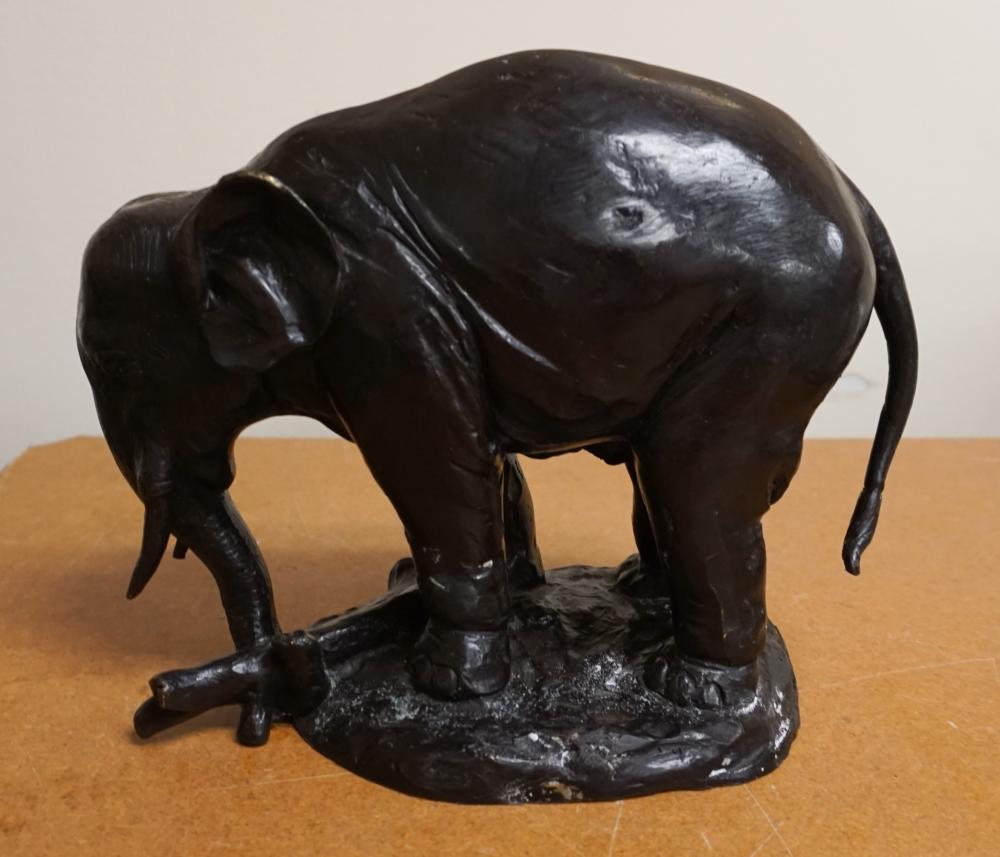 PATINATED BRONZE FIGURE OF AN ELEPHANT,