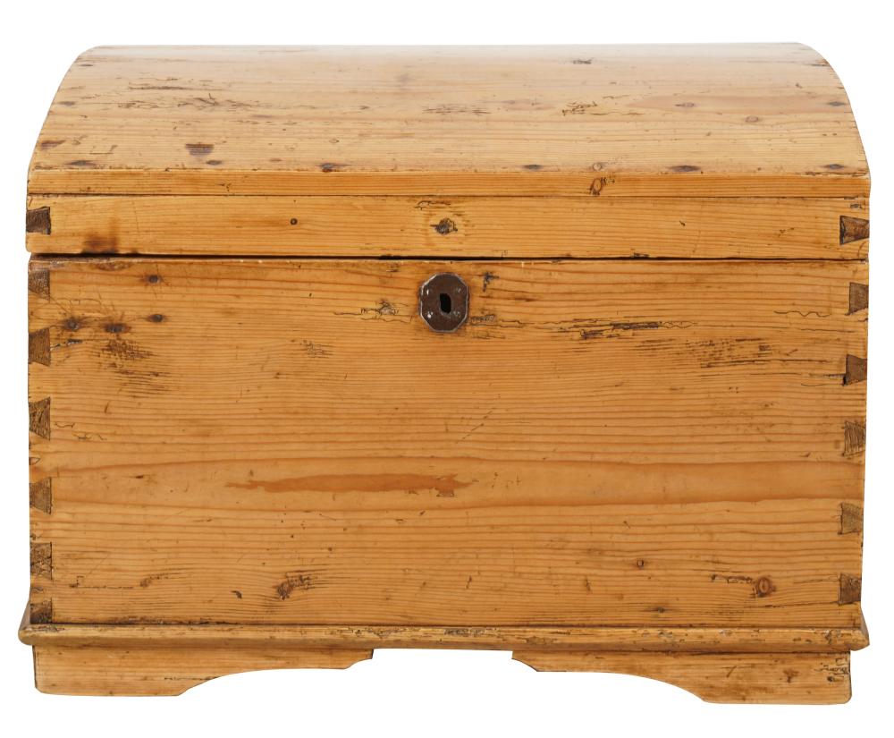 PINE TRUNKwith domed hinged top  330cd3