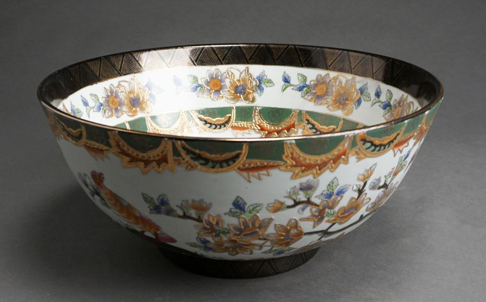 CHINESE POLYCHROME AND GILT DECORATED 330e5b