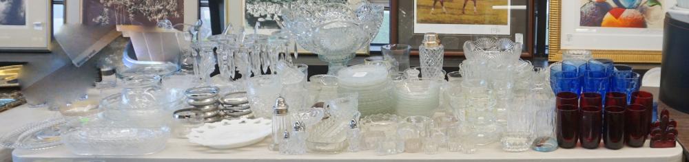 COLLECTION OF GLASSWARE INCLUDING