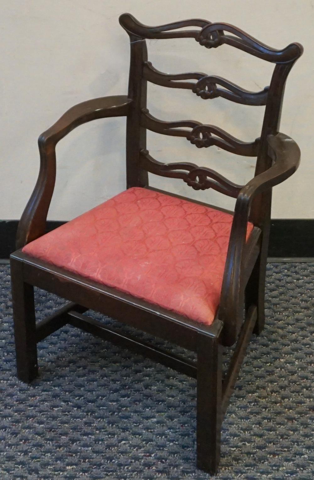 GEORGE III STYLE MAHOGANY AND UPHOLSTERED 330ef8