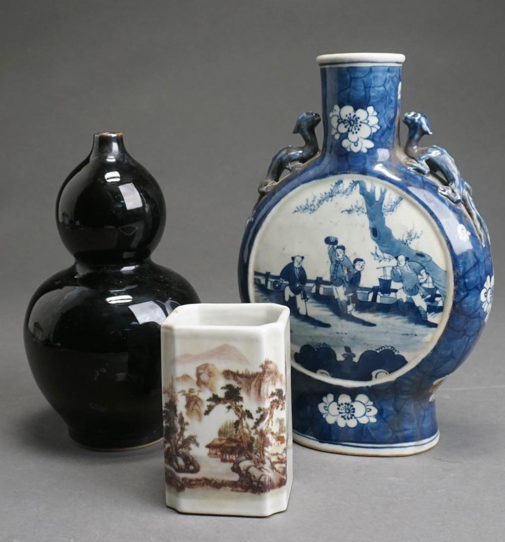 CHINESE BLUE AND WHITE MOON FLASK 330f30