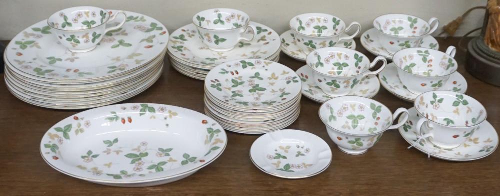 WEDGWOOD WILD STRAWBERRY PATTERN 330f6a