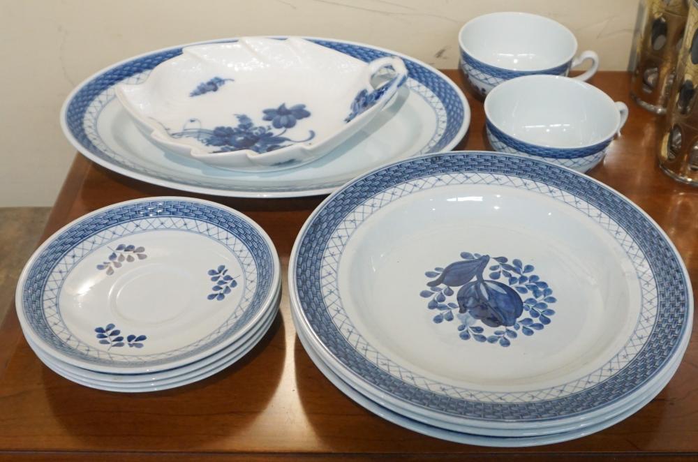 ROYAL COPENHAGEN 11-PIECE BLUE