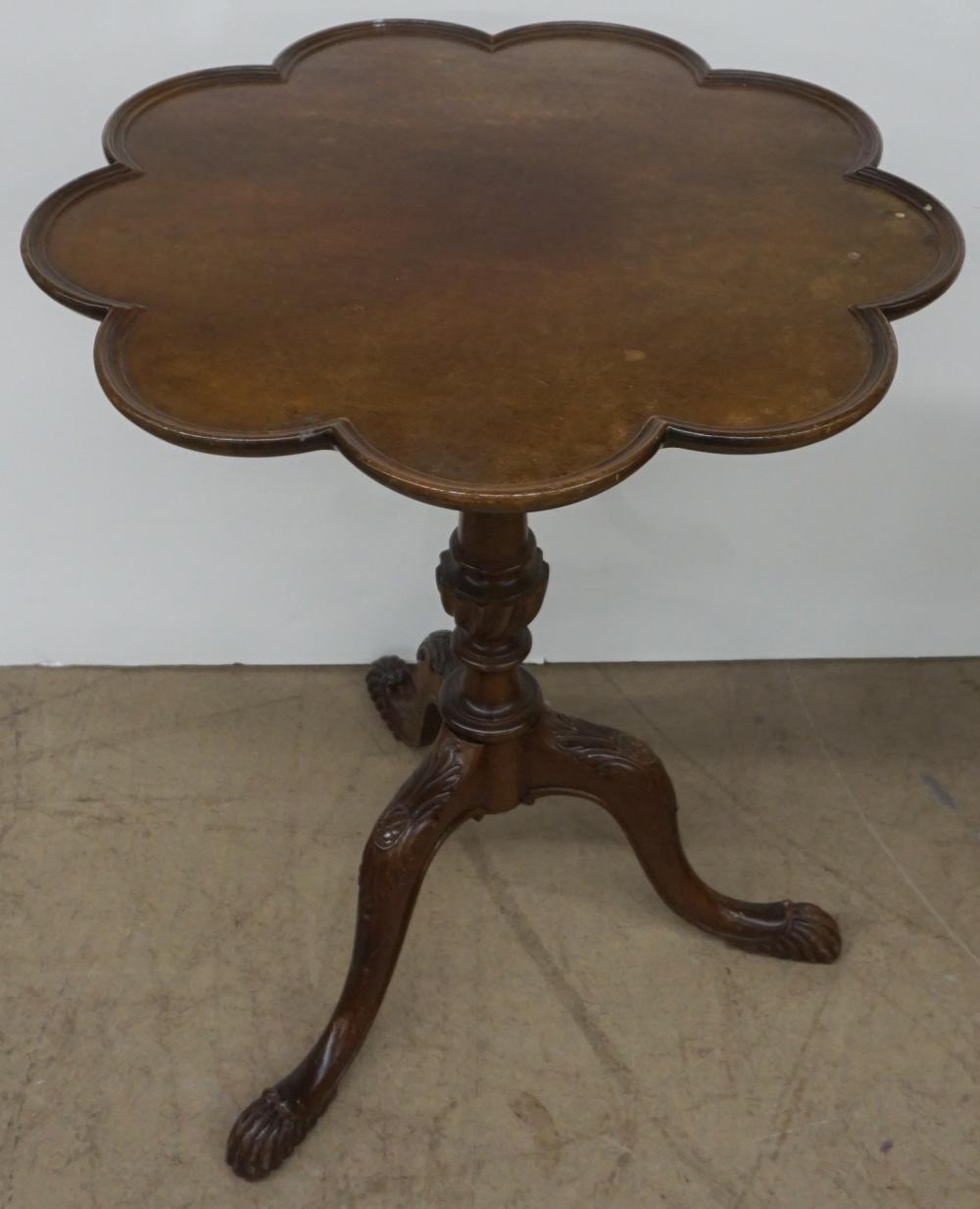 GEORGE III STYLE MAHOGANY SCALLOP 330ff4