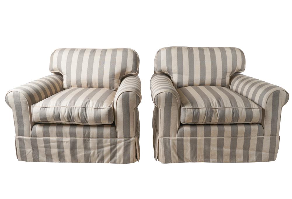 PAIR OF CLUB CHAIRSmanufacturer 331024