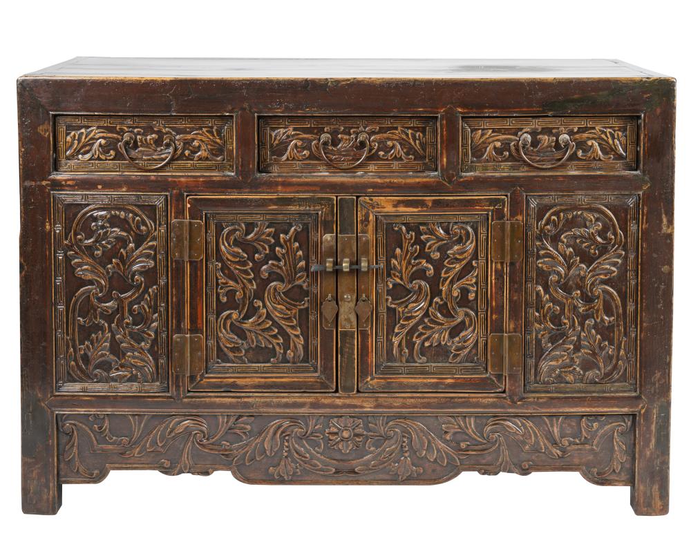 CHINESE CARVED WOOD CABINEThaving 3310ad