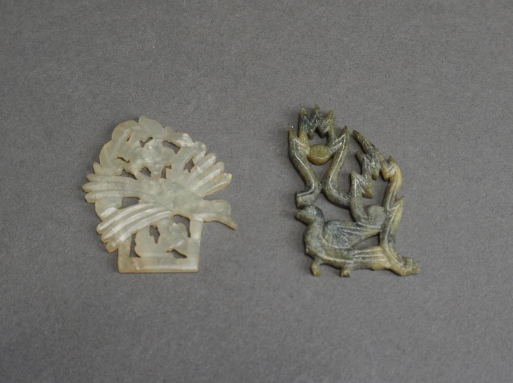 TWO CHINESE CARVED HARDSTONE BIRD 3310ae