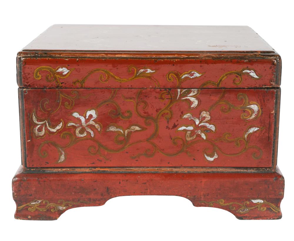 CHINESE LACQUERED BOXthe lid lifting