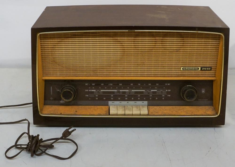 GRUNDIG, MODEL 2440, FOUR BAND