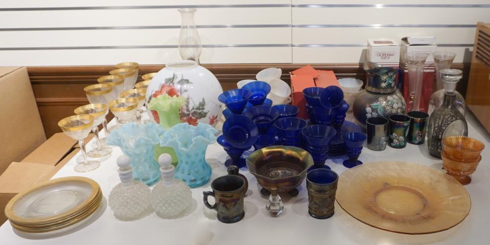 GROUP OF COLORED AND CLEAR GLASSWARE
