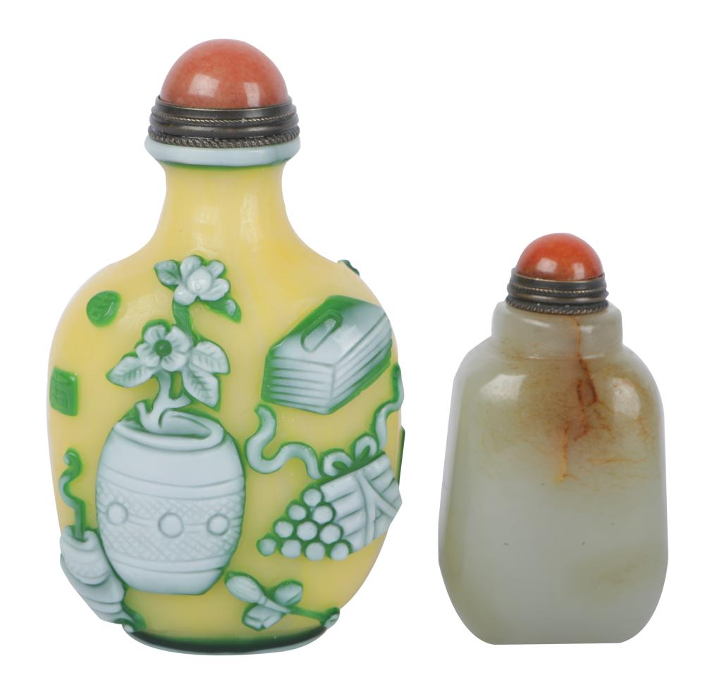 TWO CHINESE SNUFF BOTTLESeach with