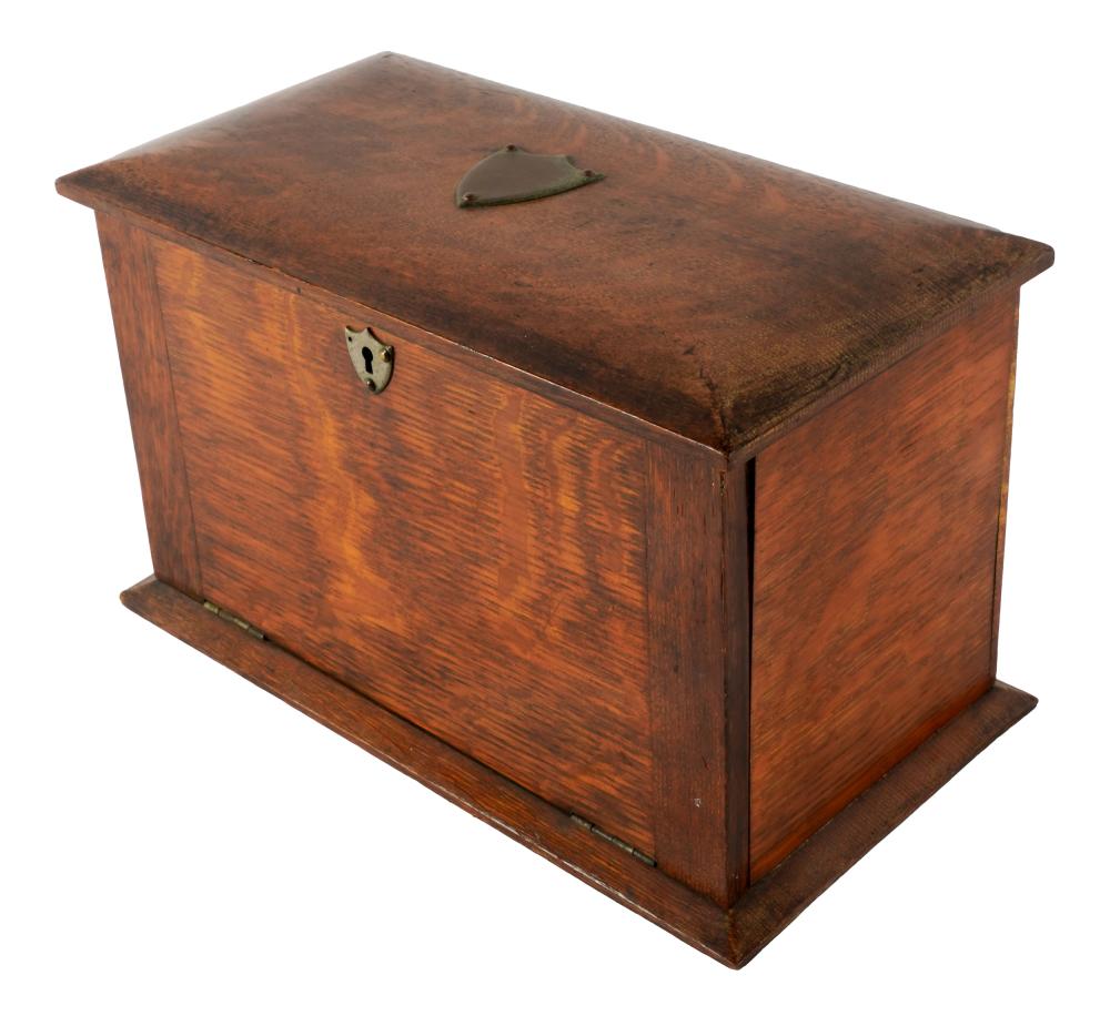 OAK WRITING BOXthe hinged top and