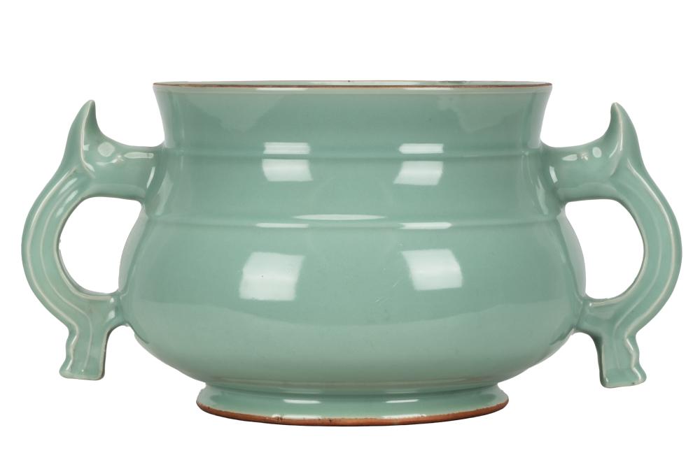 CHINESE CELADON PORCELAIN TWO HANDLE 3312fc