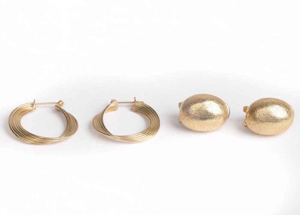 TWO PAIRS OF YELLOW GOLD EARRINGScomprising