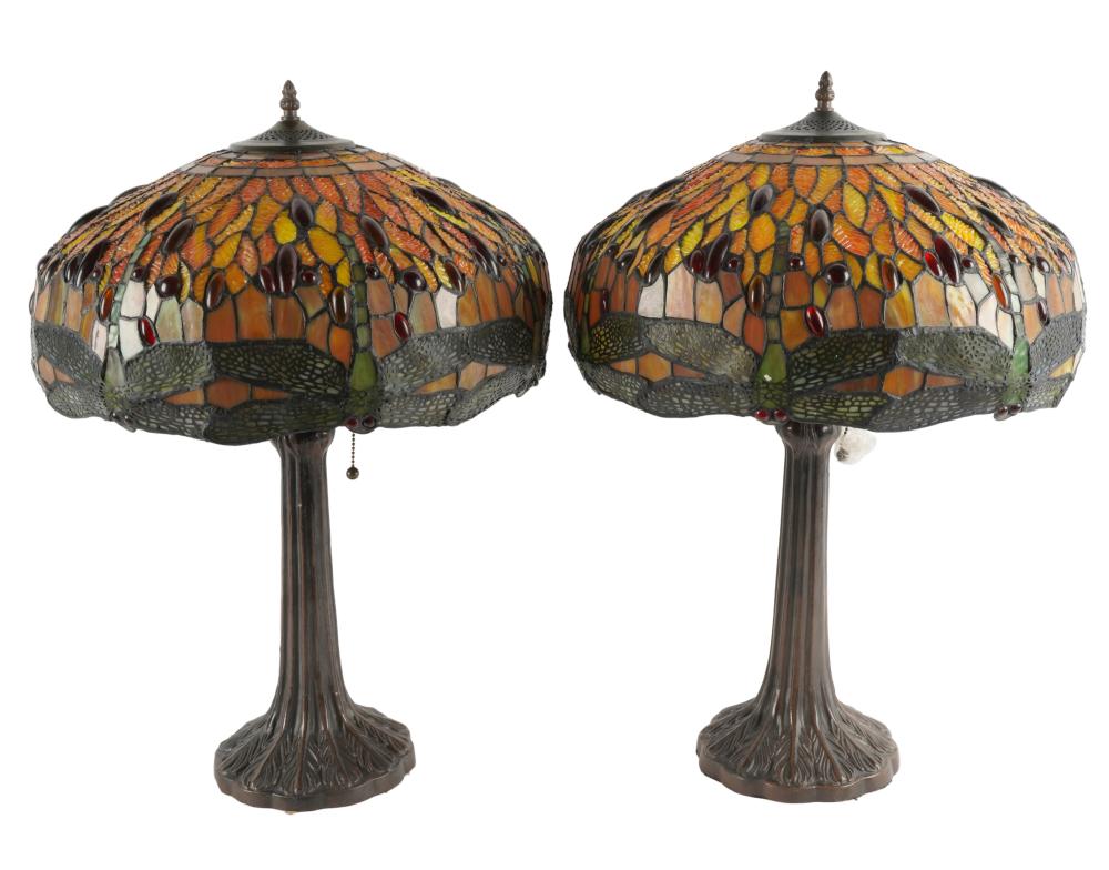PAIR OF LEADED GLASS TABLE LAMPSmodern 331410