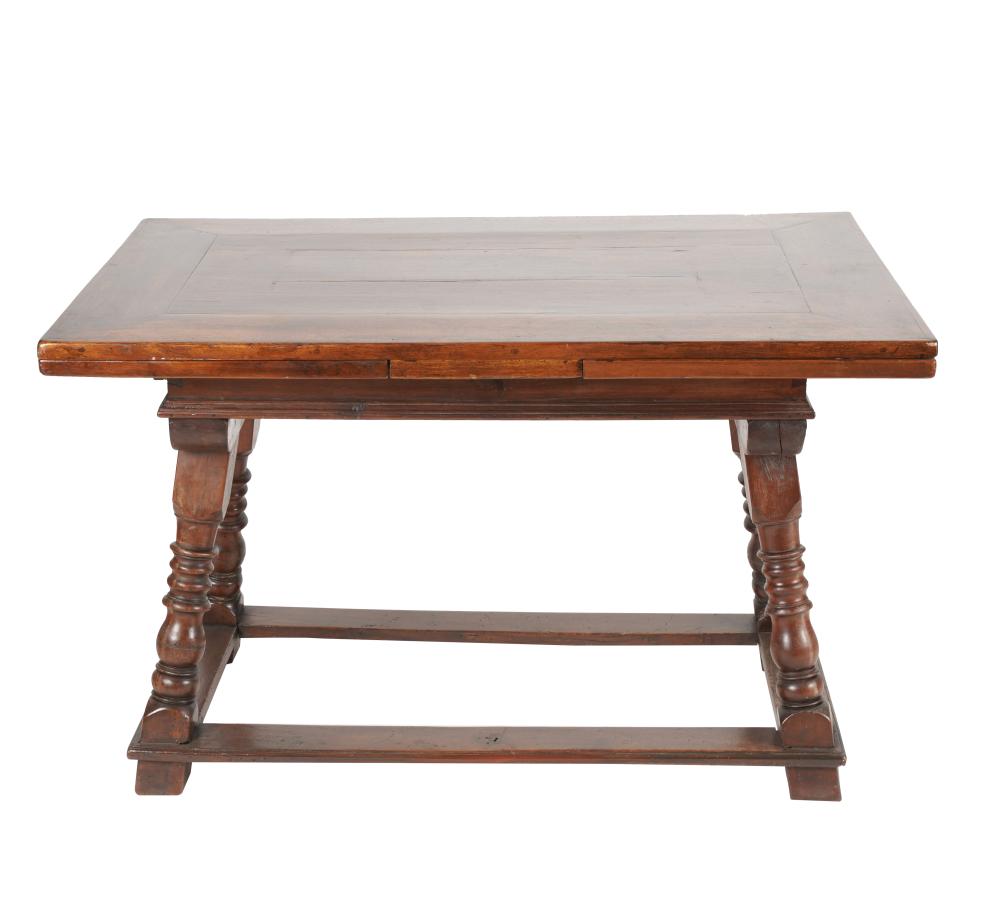 PORTUGUESE MAHOGANY DINING TABLEwith