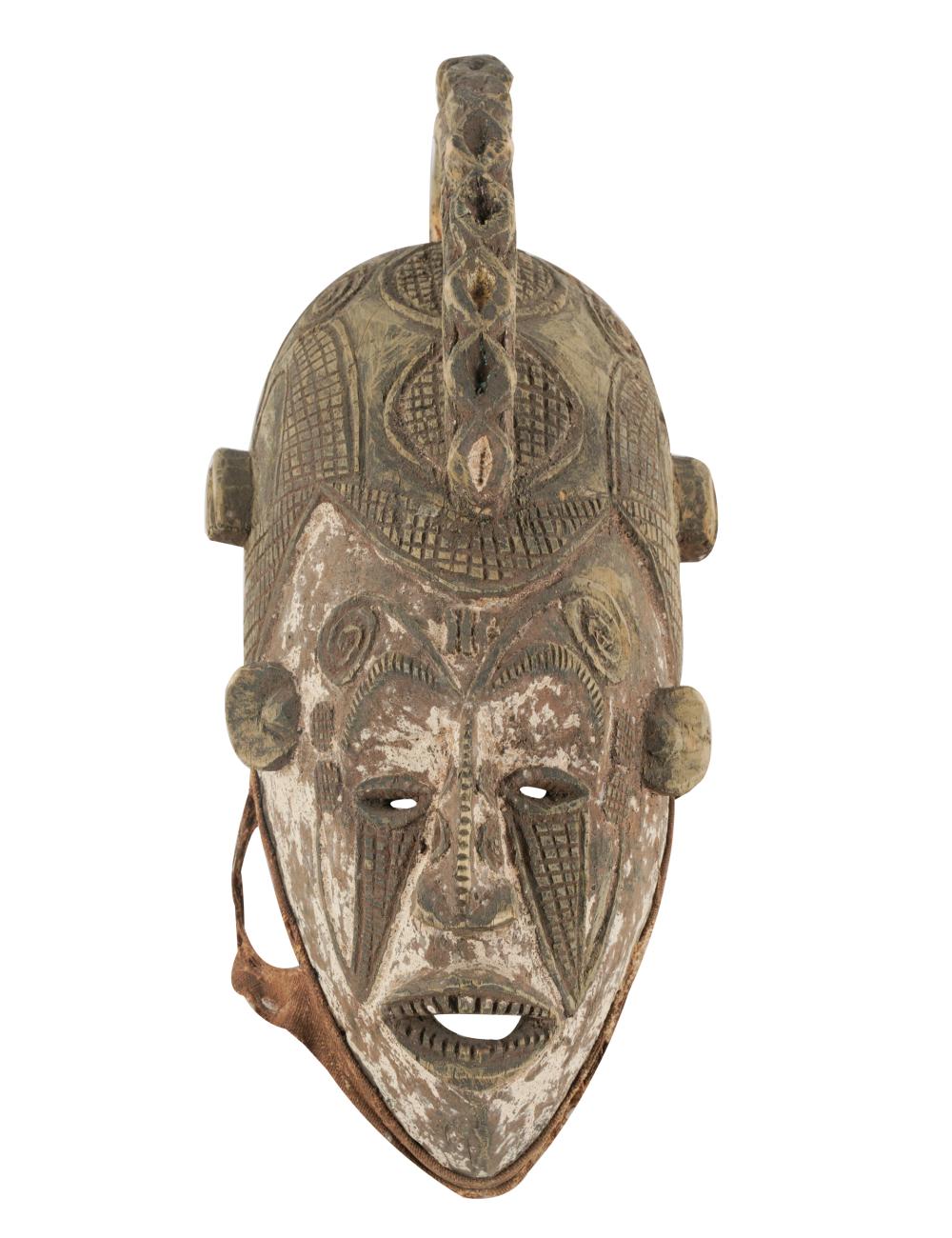 AFRICAN CARVED WOOD MASKwith remnants 331467