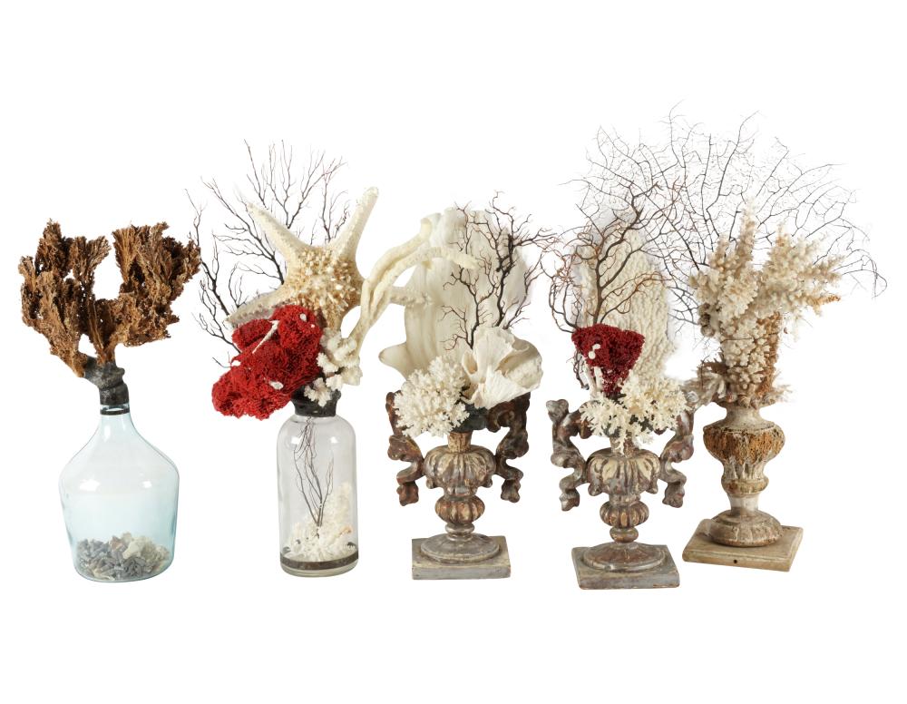 SET OF FIVE TABLETOP ORNAMENTSwith