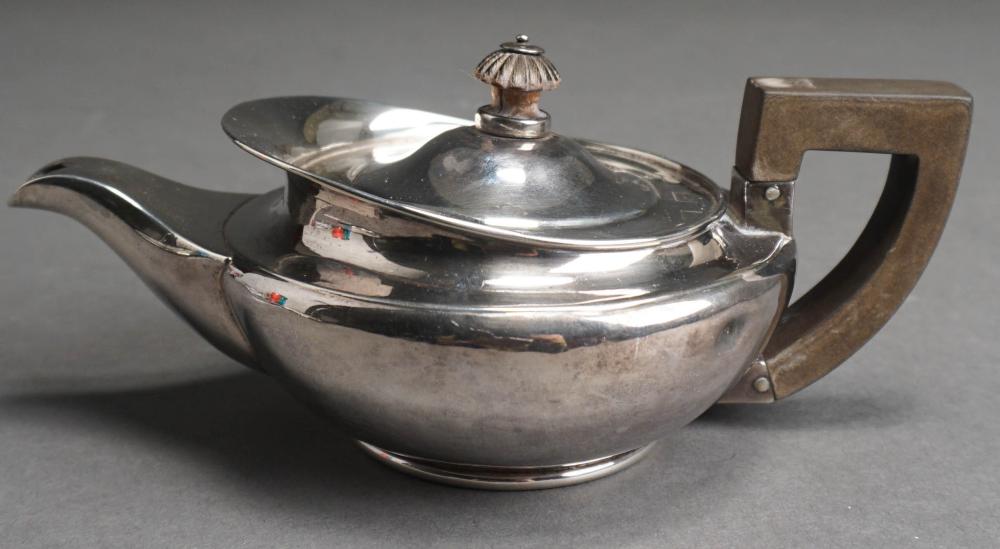 GEORGE III STERLING SILVER TEAPOT  331540