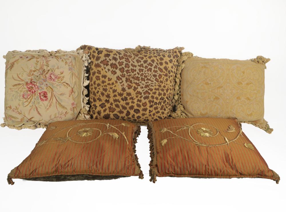 FIVE THROW PILLOWScomprising two