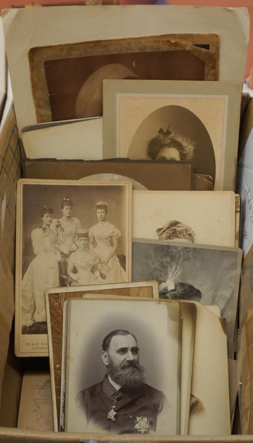 COLLECTION OF DAGUERREOTYPE AND 33162e