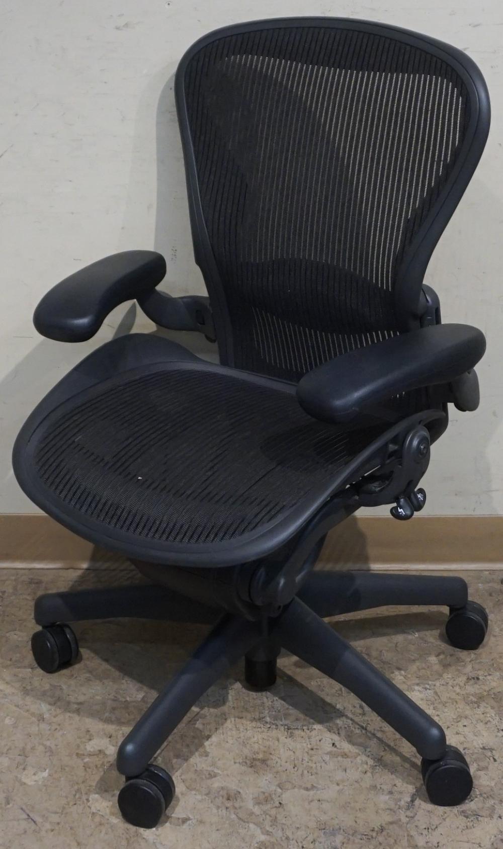 HERMAN MILLER AERON CHAIR SIZE 331644