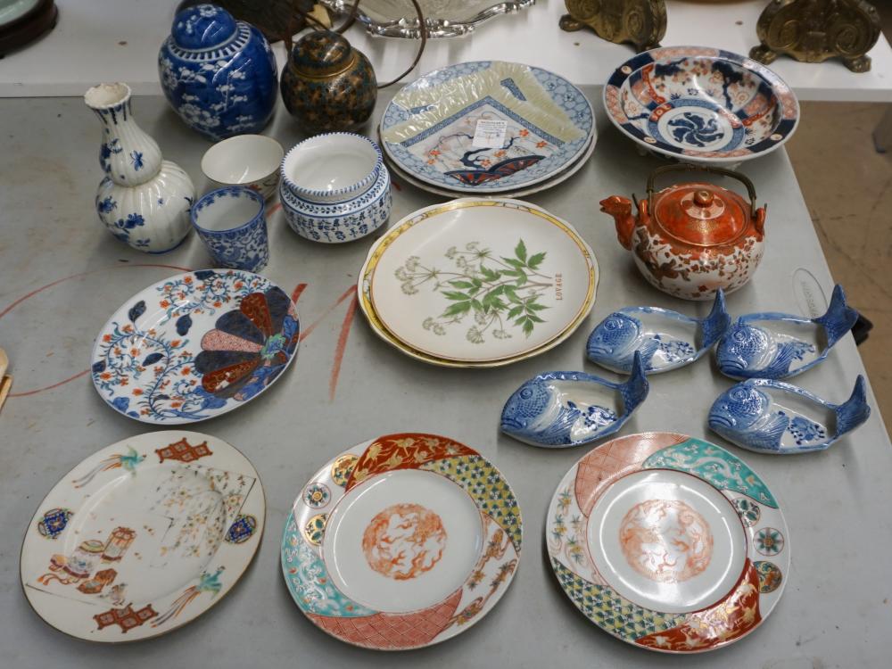 GROUP OF MOSTLY JAPANESE PORCELAIN