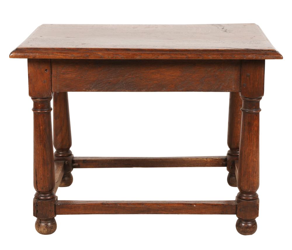 ANTIQUE ENGLISH OAK TABLEwith turned 3318aa