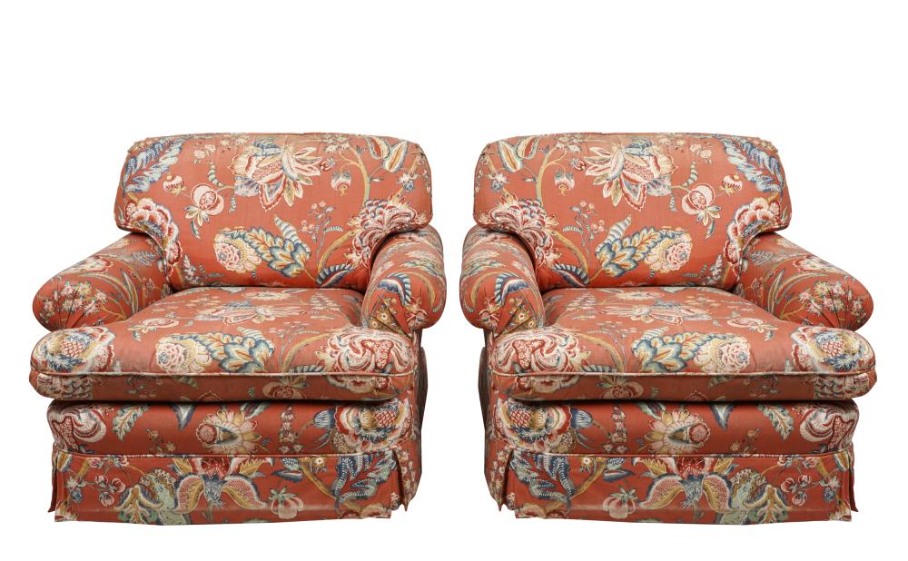 PAIR OF UPHOLSTERED CLUB CHAIRSmanufacturer 3318ed