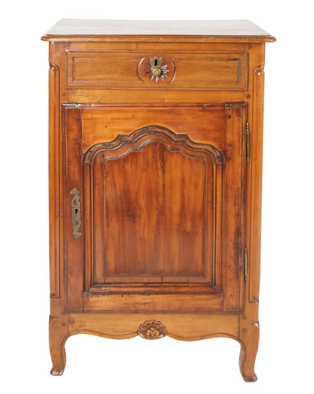 FRENCH PROVINCIAL SIDE CABINEThaving 331a3f