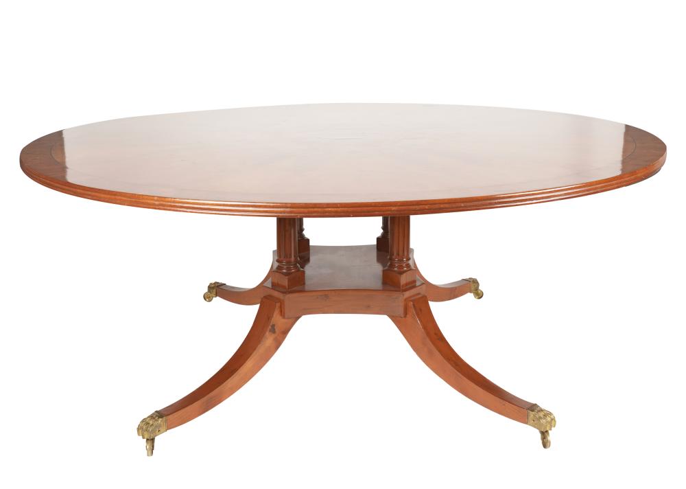 REGENCY-STYLE MAHOGANY DINING TABLE20th