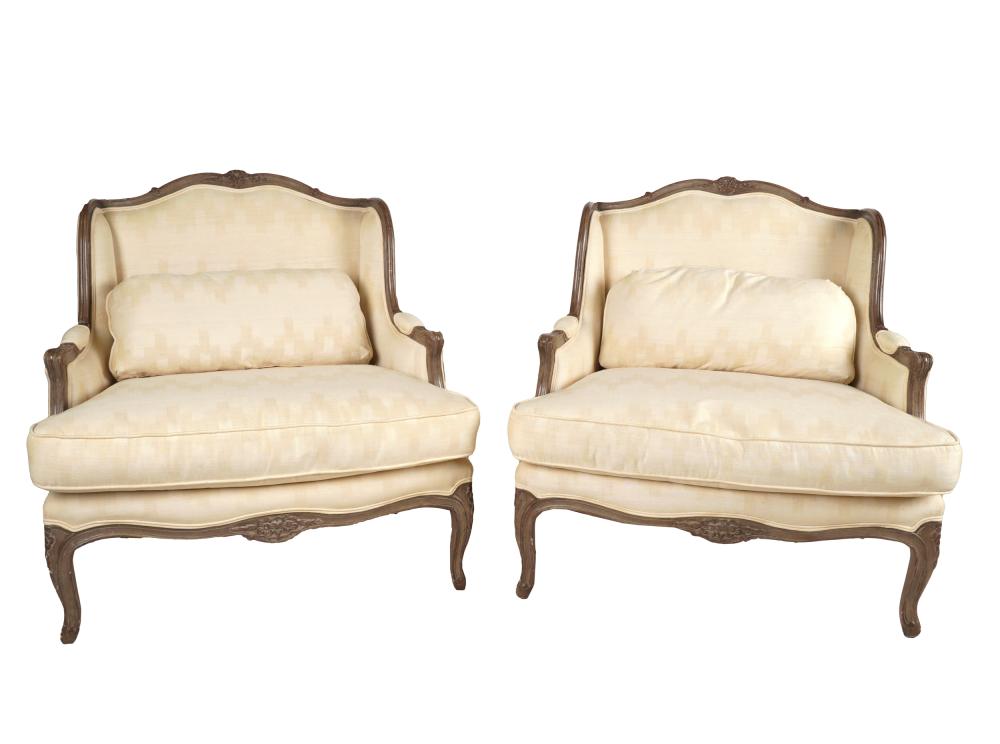 PAIR OF LOUIS XV STYLE BERGERES20th 331ab2