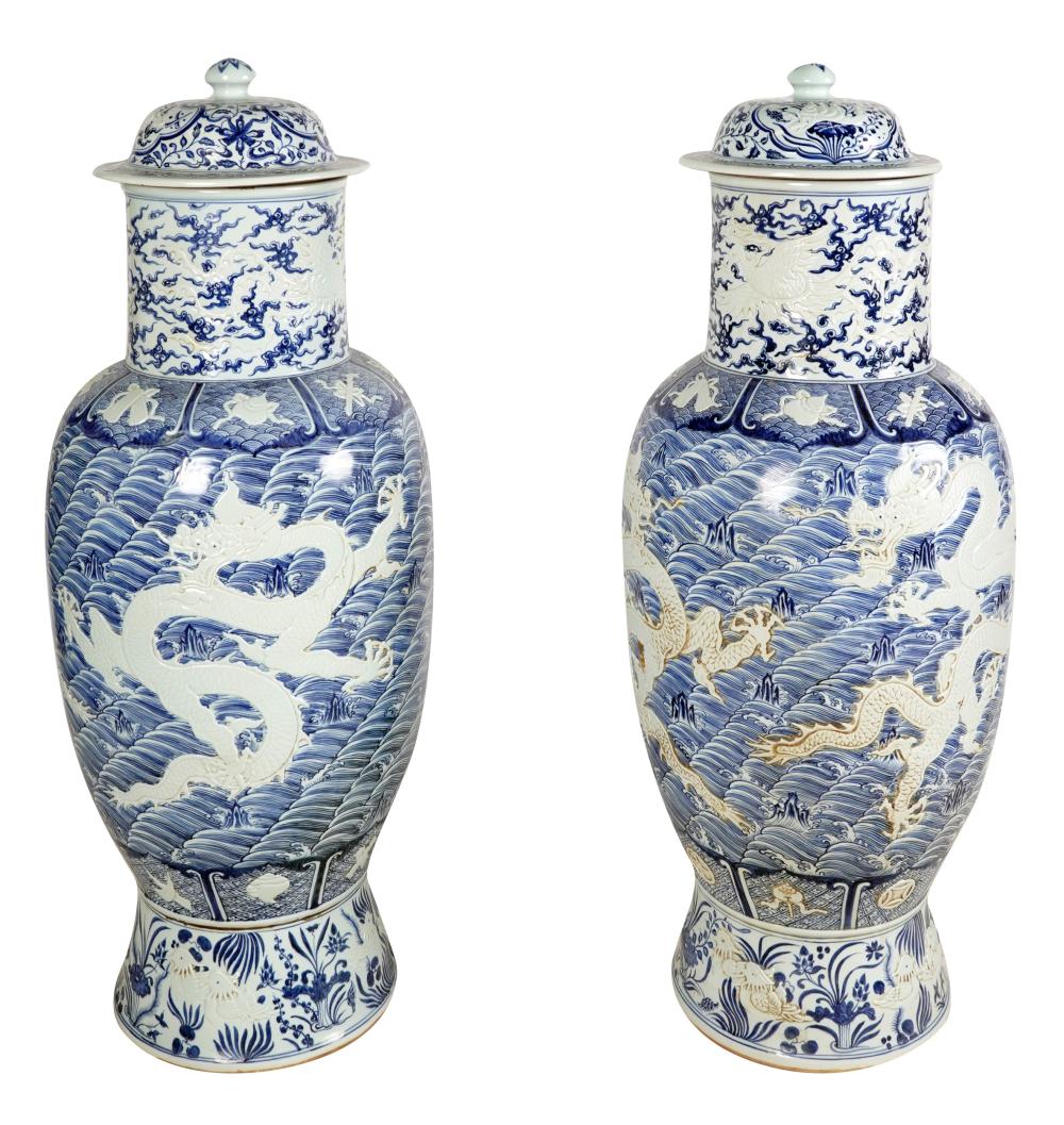 PAIR OF MONUMENTAL CHINESE PORCELAIN
