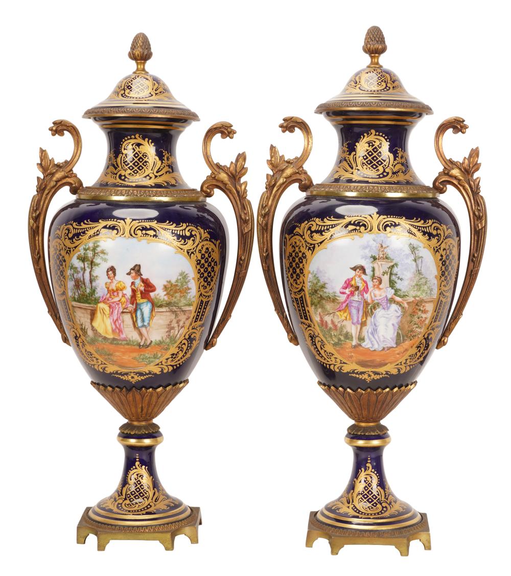 PAIR OF SEVRES STYLE PORCELAIN 331ac8