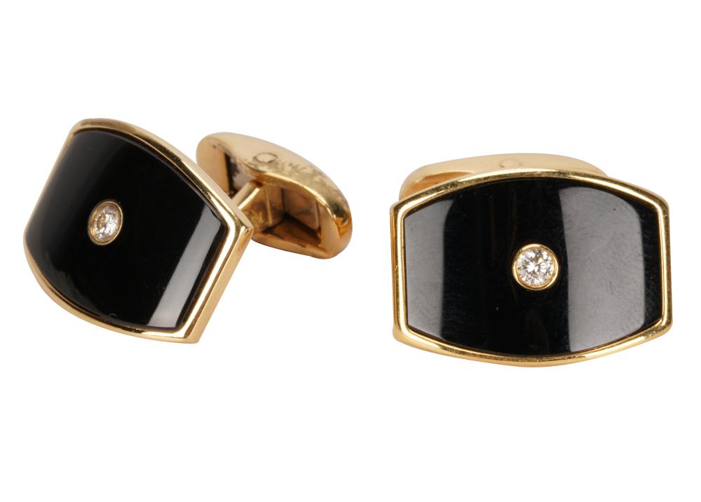 PAIR OF 18 KARAT YELLOW GOLD ONYX  331b18