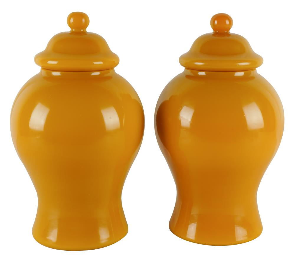 PAIR OF CHINESE YELLOW PEKING GLASS 331b7e