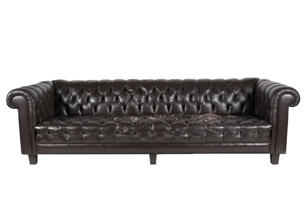 BROWN LEATHER CHESTERFIELD SOFACondition: