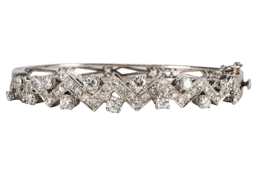 14 KARAT WHITE GOLD & DIAMOND BRACELETcontaining