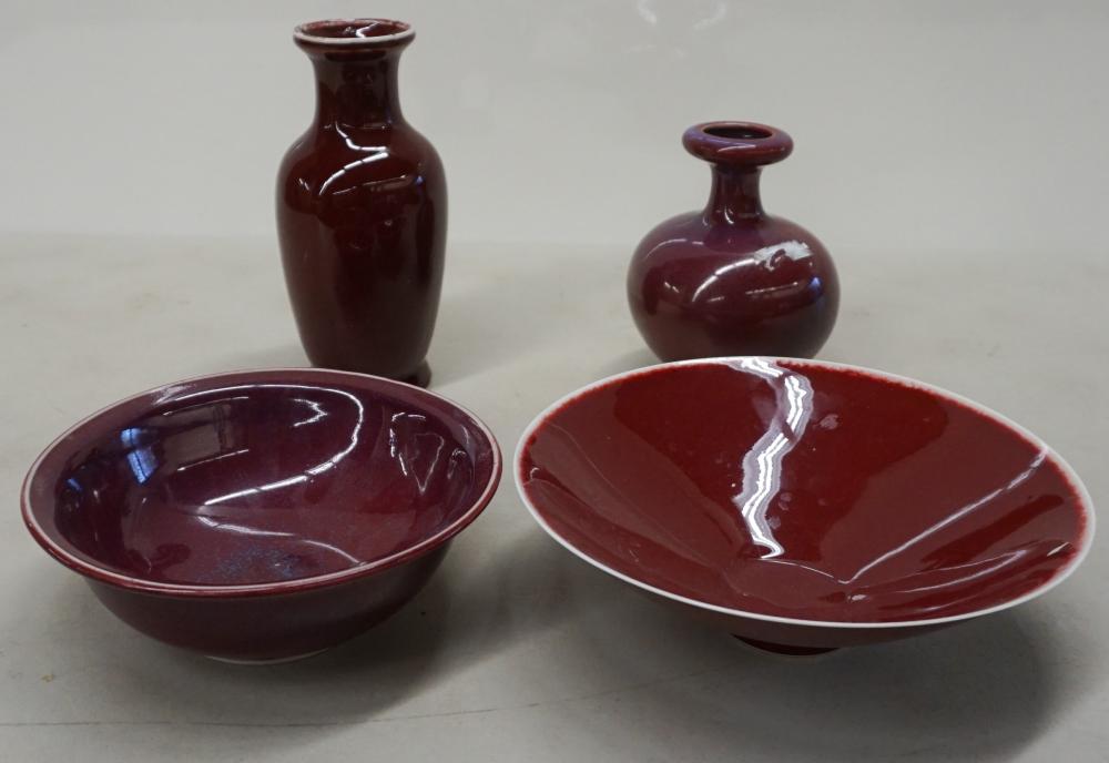 TWO CHINESE BOWLS AND TWO VASESTwo 32f723