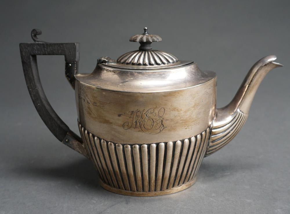 LATE VICTORIAN ENGLISH SILVER TEAPOT  32f844