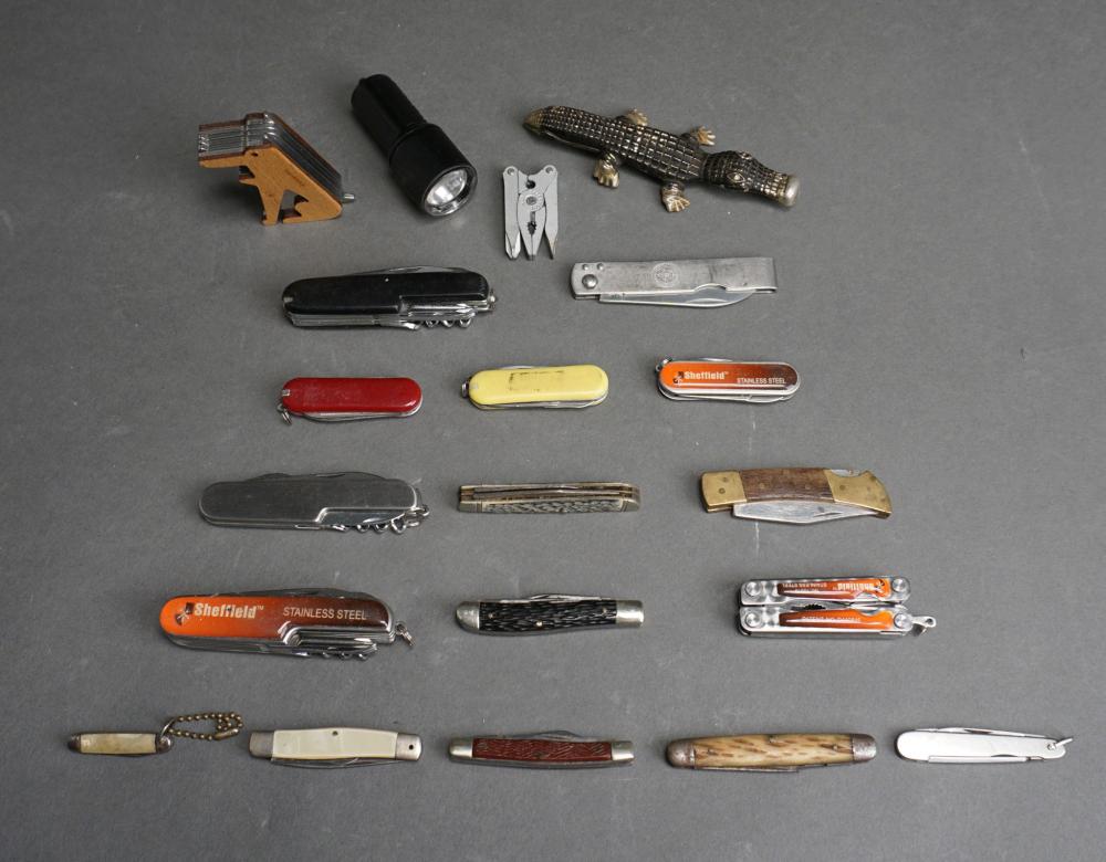 COLLECTION OF MOSTLY POCKET KNIVESCollection