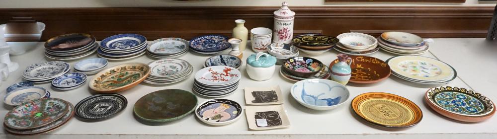 COLLECTION OF POTTERY, PLATES AND TABLE