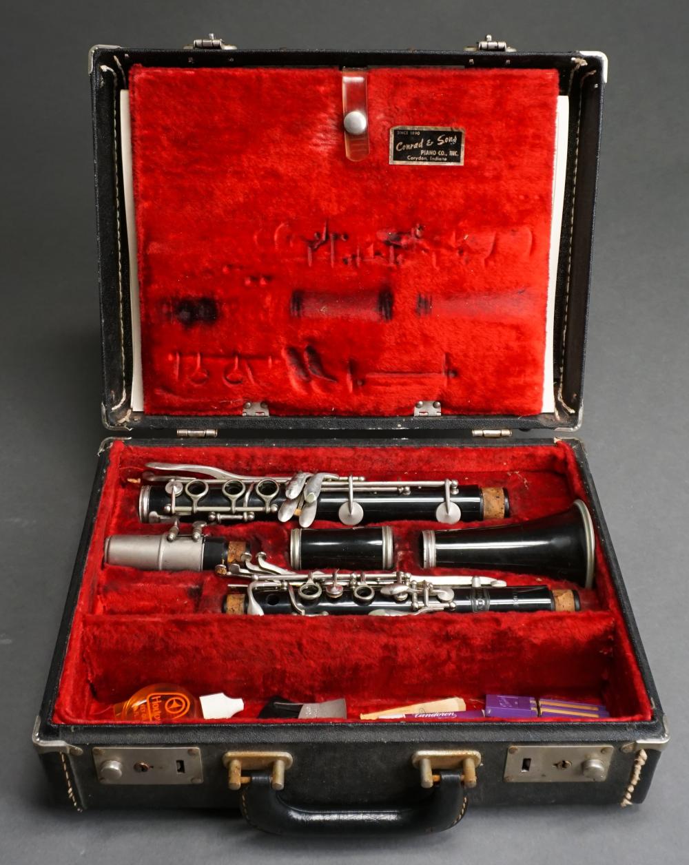 BUNDY CLARINET IN CARRYING CASEBundy 32f900