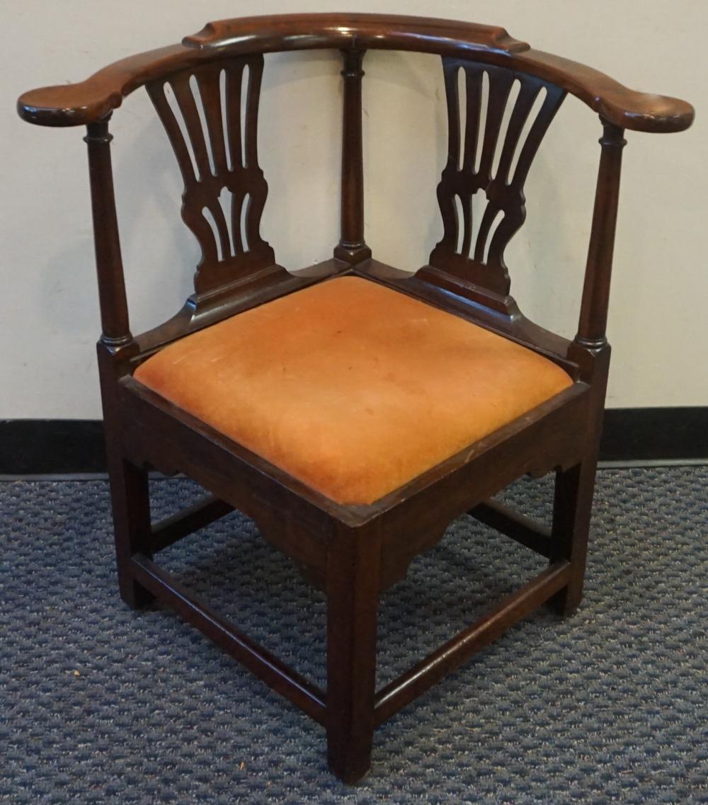 GEORGE III STYLE MAHOGANY CORNER 32fa0d