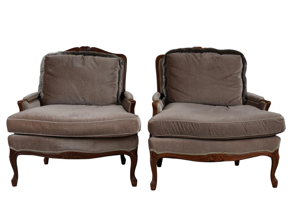 PAIR OF FRENCH PROVINCIAL STYLE 32fb54