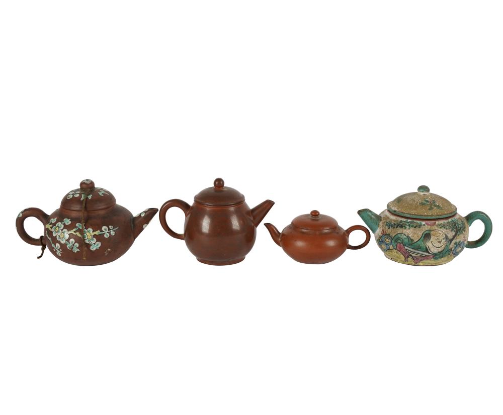 FOUR CHINESE YIXING CLAY TEAPOTSthree 32fb6d